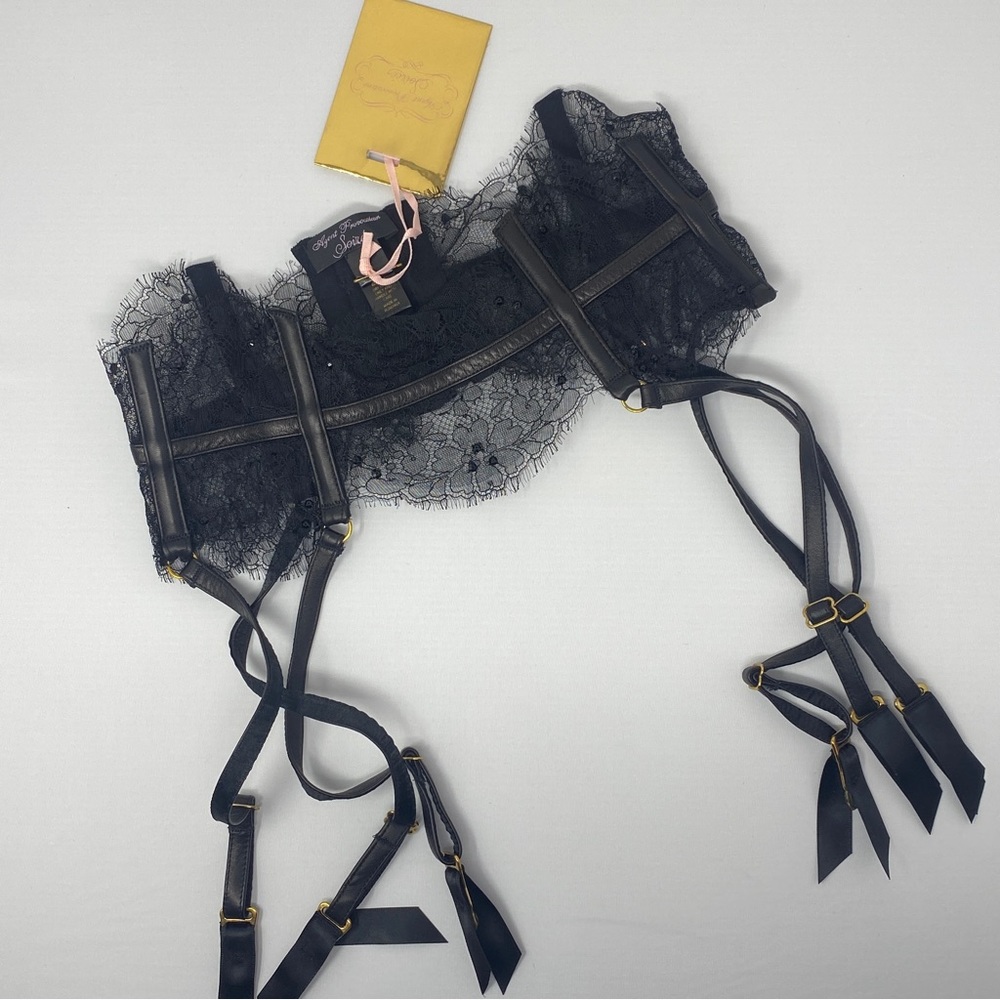 Adara Suspender - Picture 7 of 16